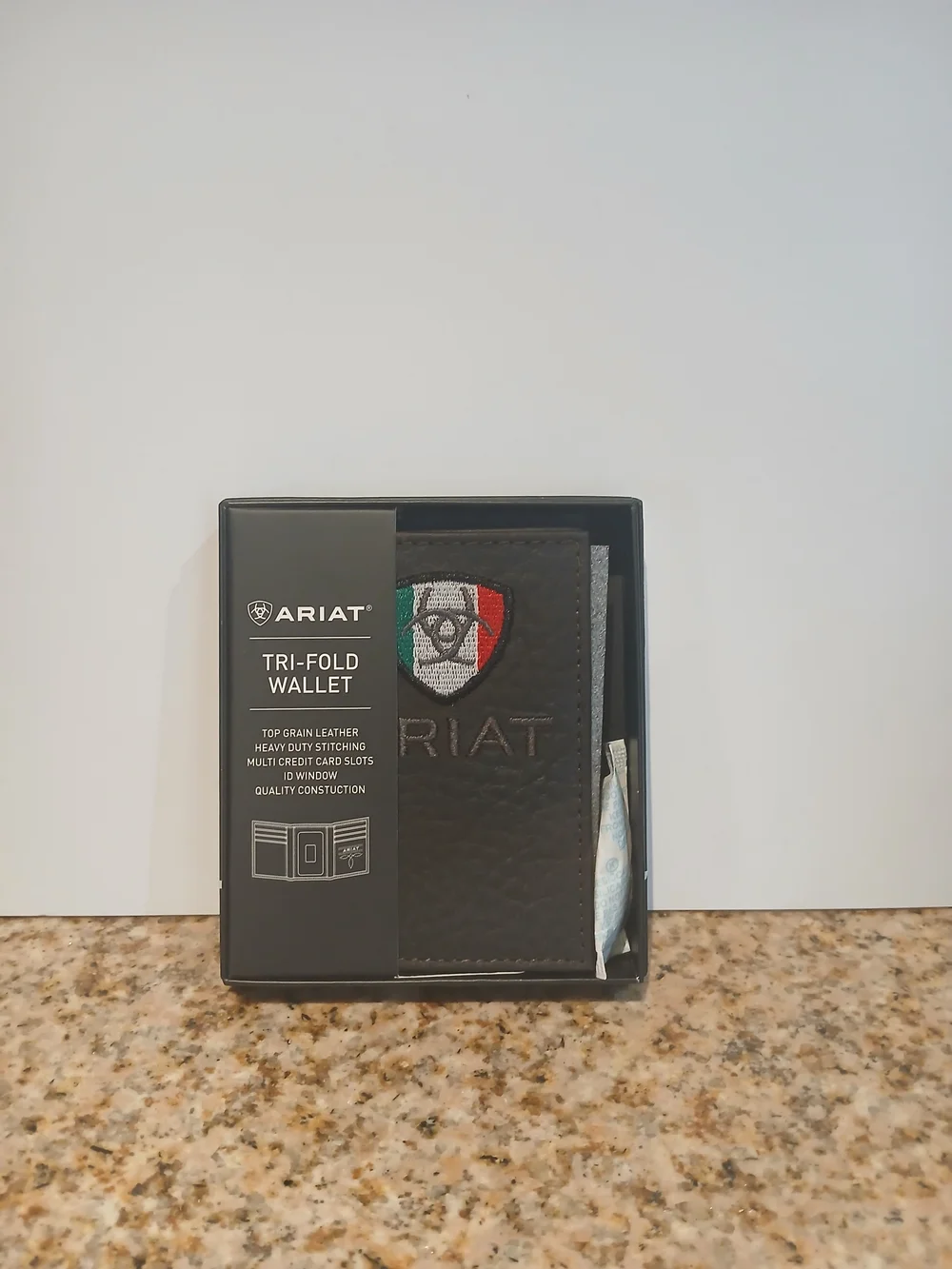 Ariat Tri-Fold Leather Wallet - Black with Red/Green/White Shield - Picture 2 of 2